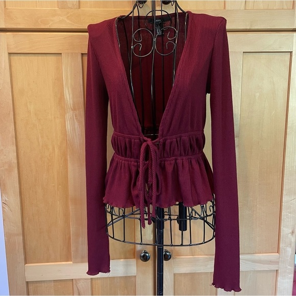 Forever 21 Sweaters - Forever 21 maroon burgundy color long sleeve front tie Cardigan size Small